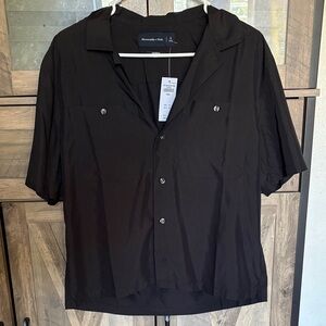Abercrombie & Fitch men’s camp collar cropped Cupro Button-up shirt